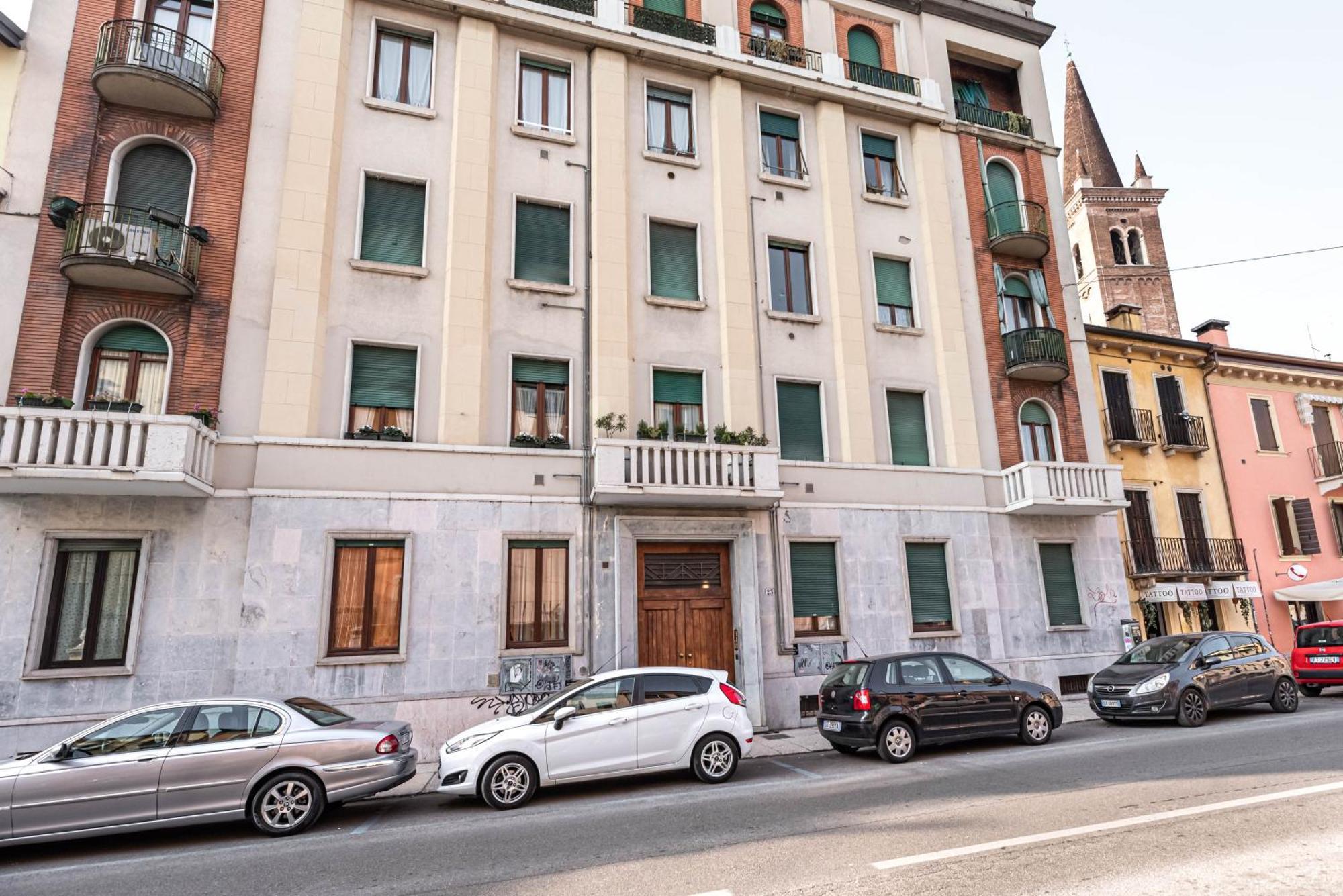 Piazza Isolo Central Apartment Verona Exterior foto